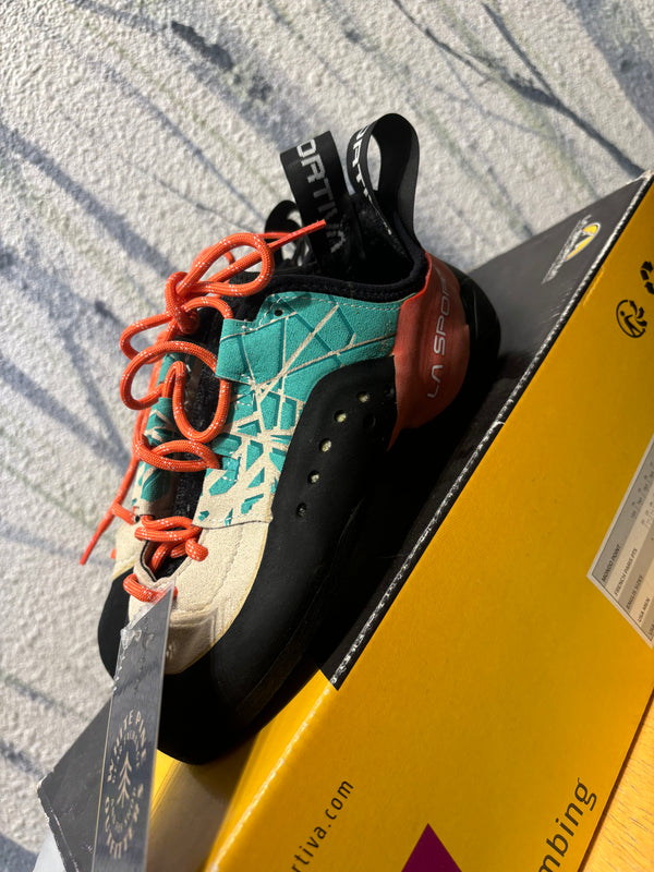 New La Sportiva Kataki Climbing Shoes White Blue Orange 34.5