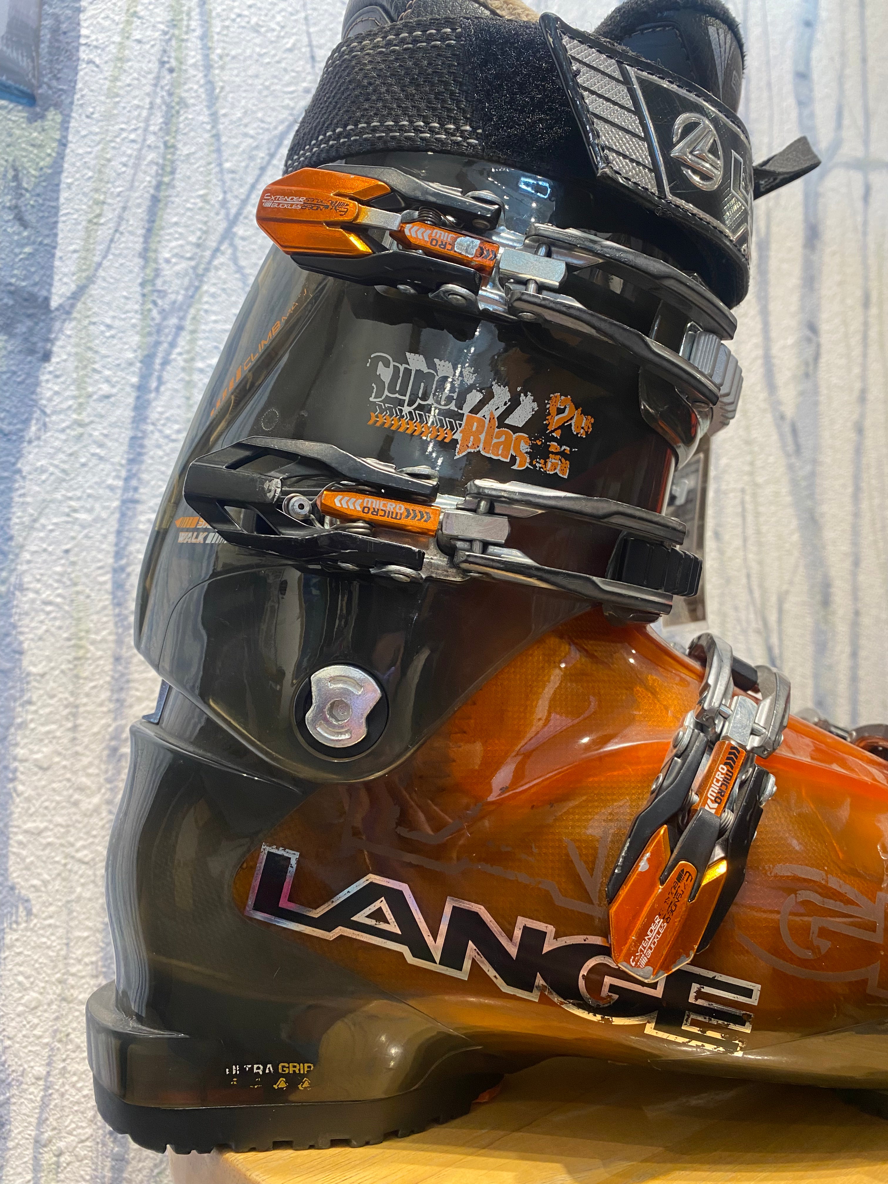 image_aa0c5a0d-e456-42d7-bfa8-
