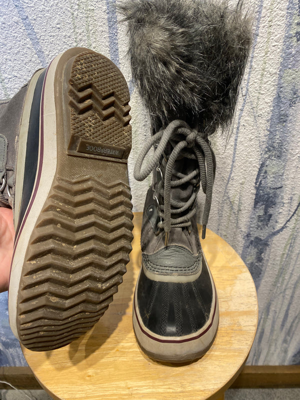 Sorel joan of arctic top grey